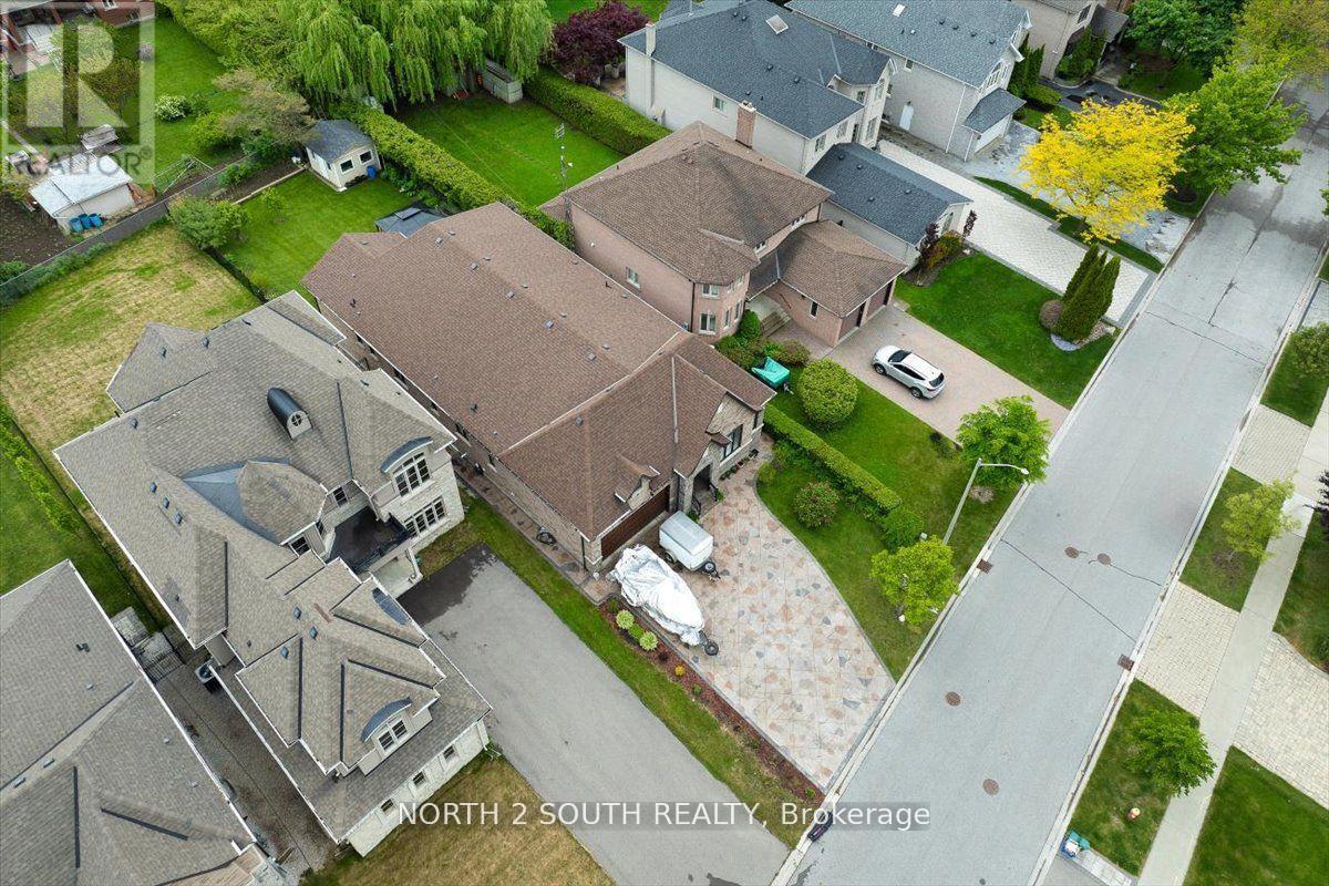 115 Arten Avenue, Richmond Hill, Ontario  L4C 9Y3 - Photo 3 - N13088480