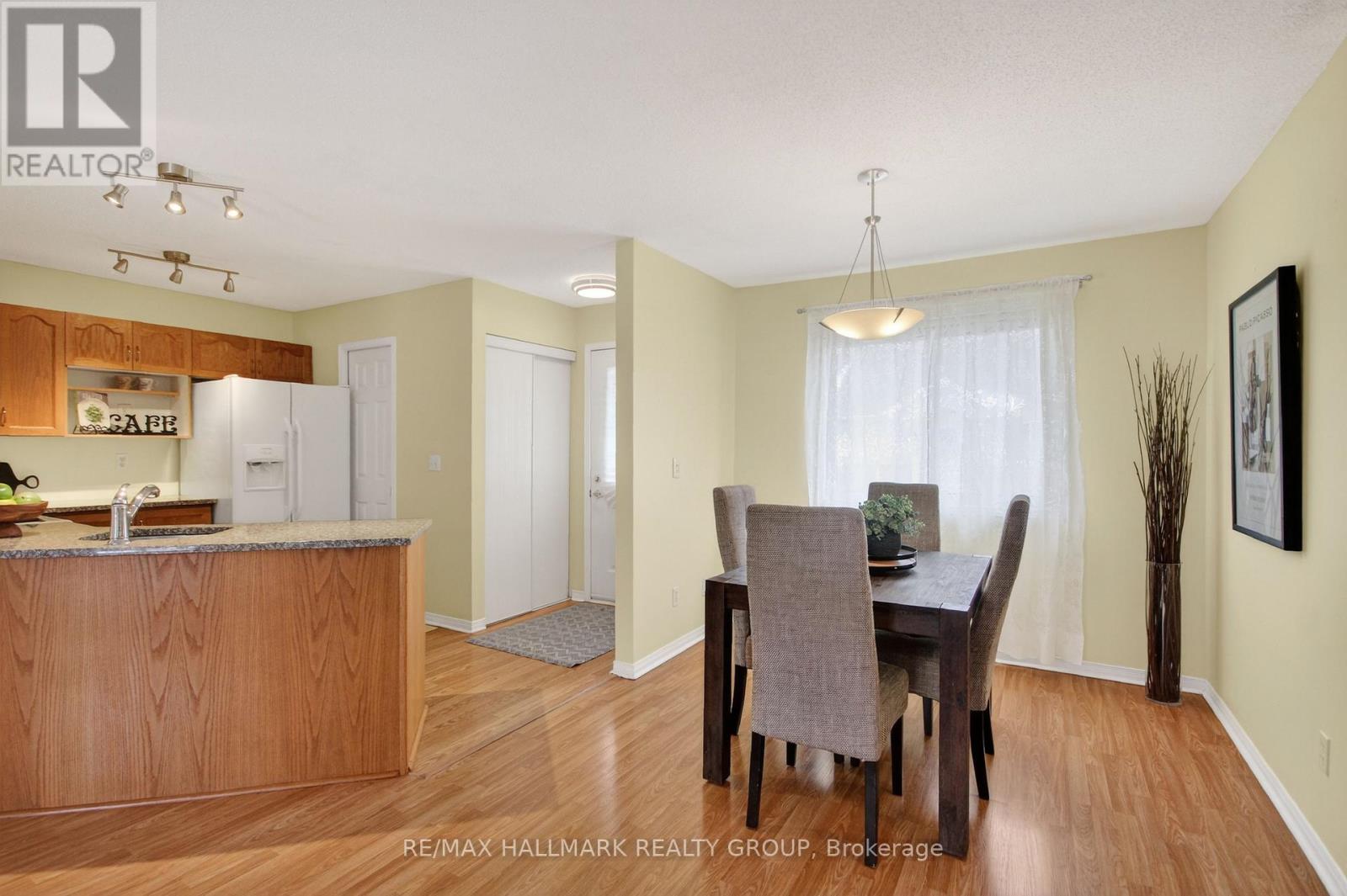 3 Daphne Crescent, Ottawa, Ontario  K2S 1Y1 - Photo 3 - X12942148