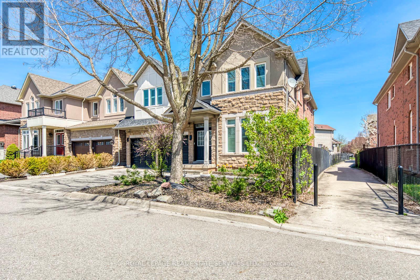 431 Burloak Drive, Oakville, Ontario  L6L 6W8 - Photo 2 - W13088550