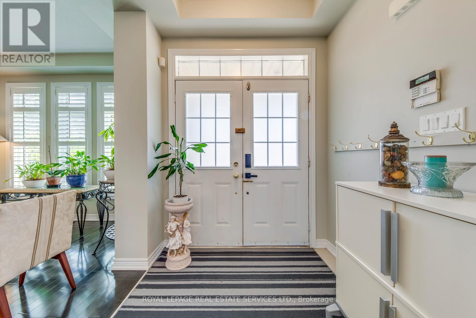 431 Burloak Drive, Oakville, Ontario  L6L 6W8 - Photo 4 - W13088550