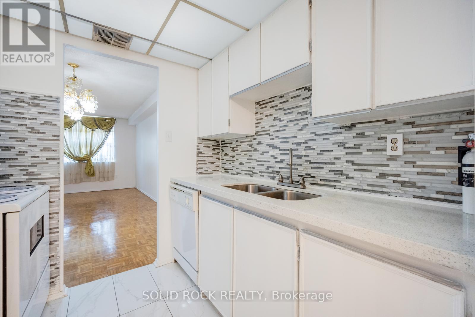 610 - 4 Lisa Street, Brampton, Ontario  L6T 4B6 - Photo 13 - W13088590