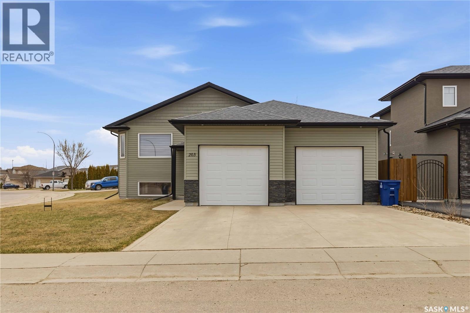 203 Kinloch CRESCENT, Saskatoon, Saskatchewan