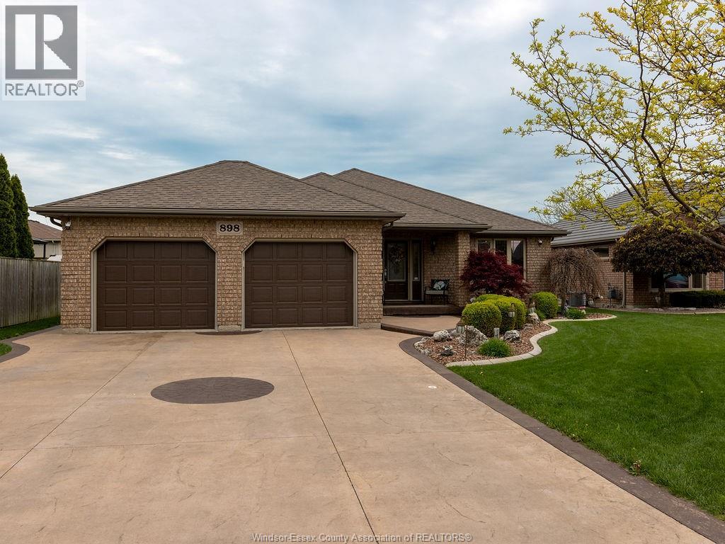 898 SOUTHWOOD DRIVE, Lakeshore, Ontario