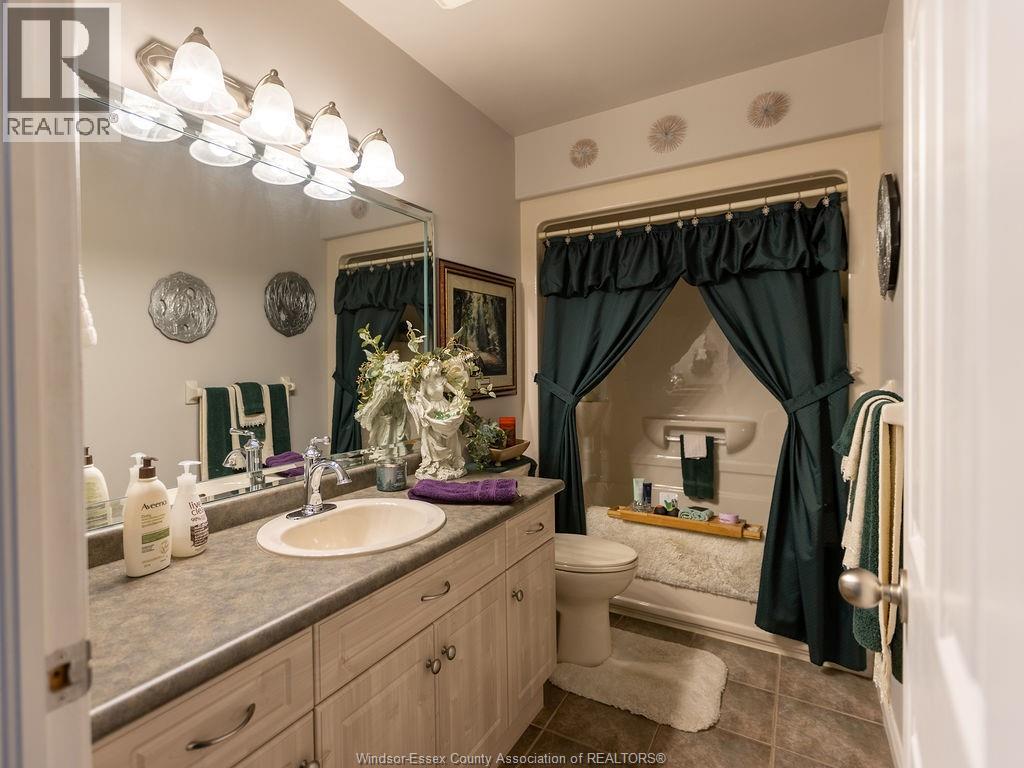 898 Southwood Drive, Lakeshore, Ontario  N8L 1G2 - Photo 8 - 26010189