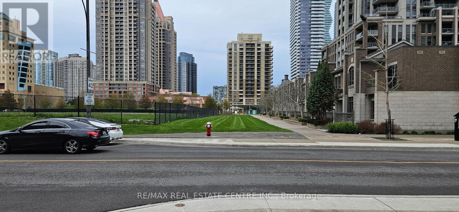 (Shared) - 370 Square One Drive, Mississauga, Ontario  L5B 0E6 - Photo 4 - W13049404
