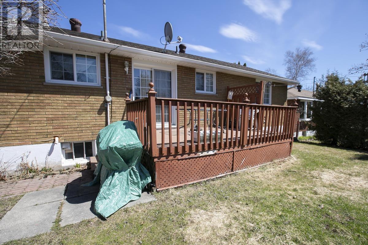 33 Kingsmount Blvd, Sault Ste. Marie, Ontario  P6B 3L7 - Photo 10 - SM260885