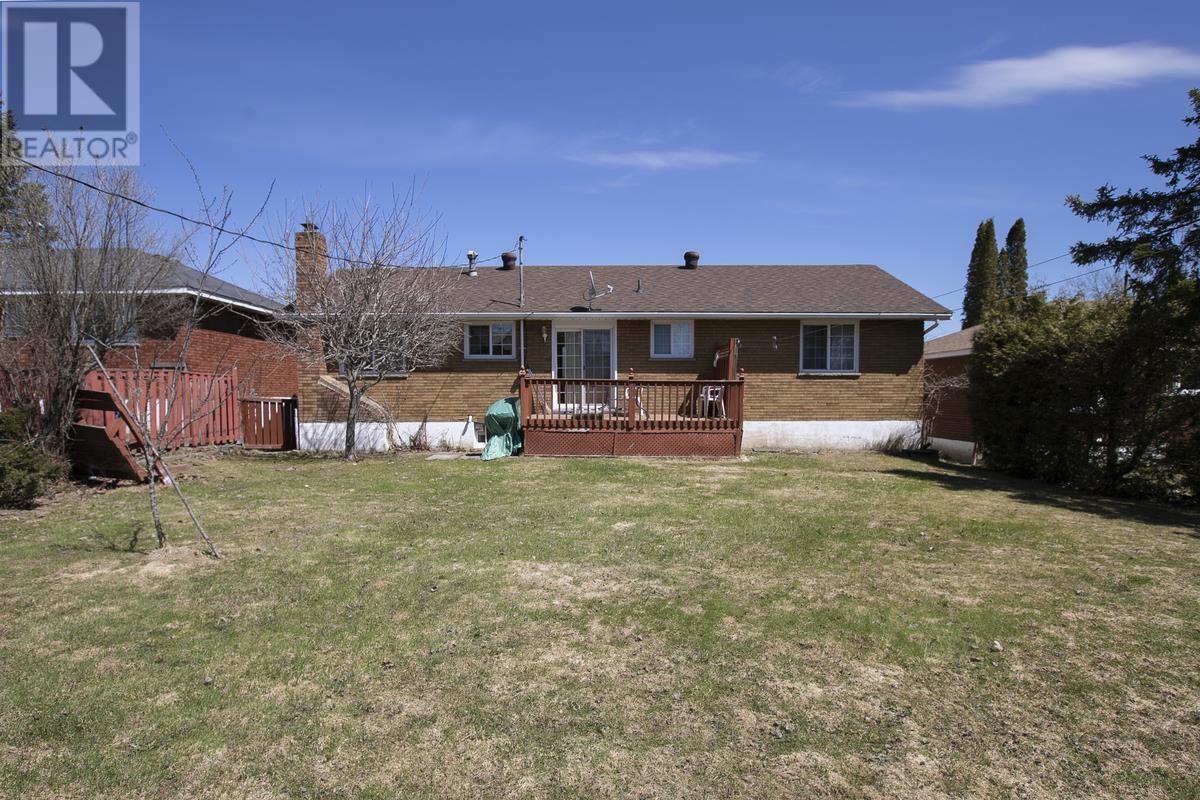 33 Kingsmount Blvd, Sault Ste. Marie, Ontario  P6B 3L7 - Photo 7 - SM260885
