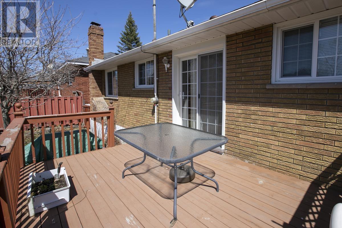 33 Kingsmount Blvd, Sault Ste. Marie, Ontario  P6B 3L7 - Photo 8 - SM260885