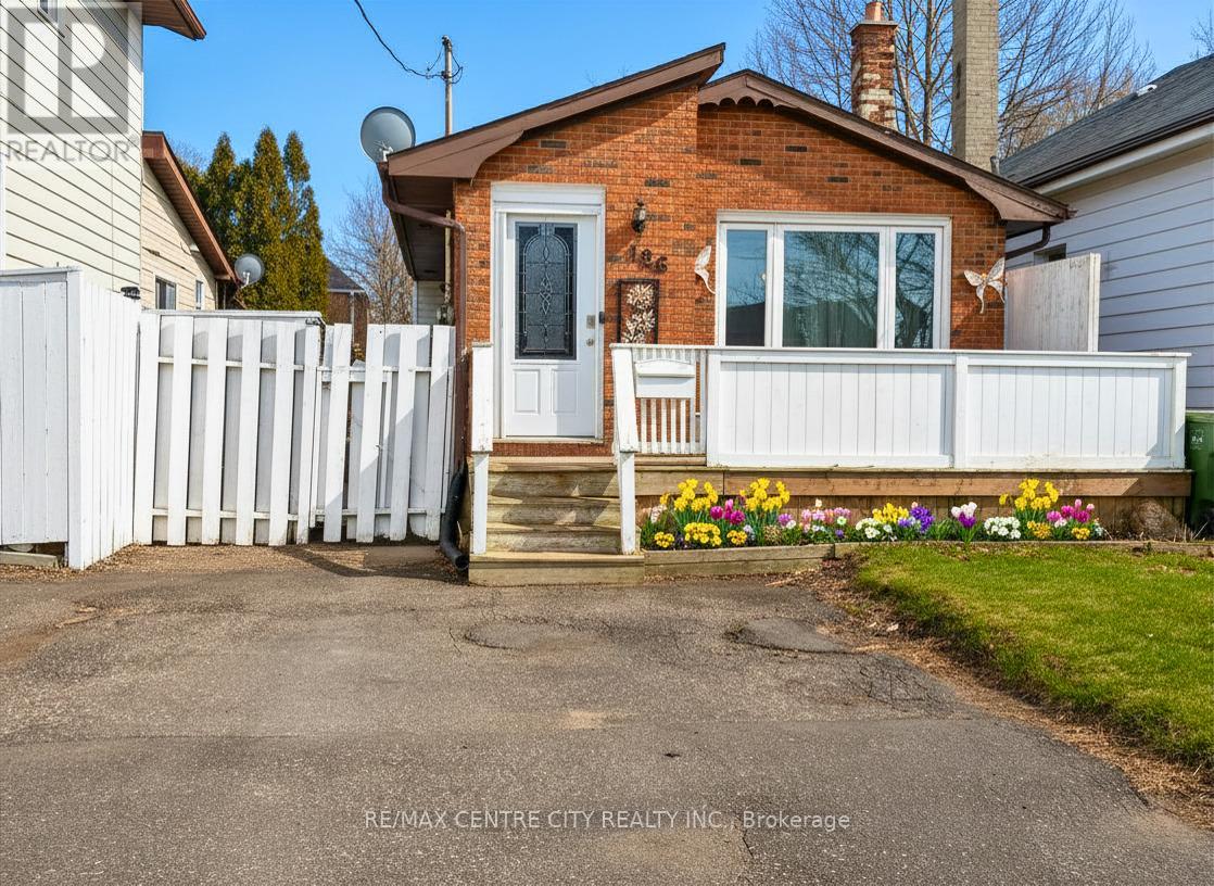 186 CENTRE STREET, St. Thomas, Ontario