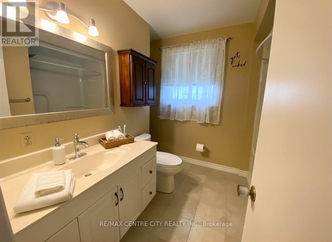 186 Centre Street, St. Thomas, Ontario  N5R 3A4 - Photo 11 - X13088794