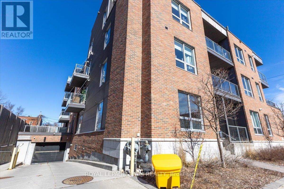 9 Balsam Street, Ottawa, Ontario  K1R 7K6 - Photo 2 - X13088618