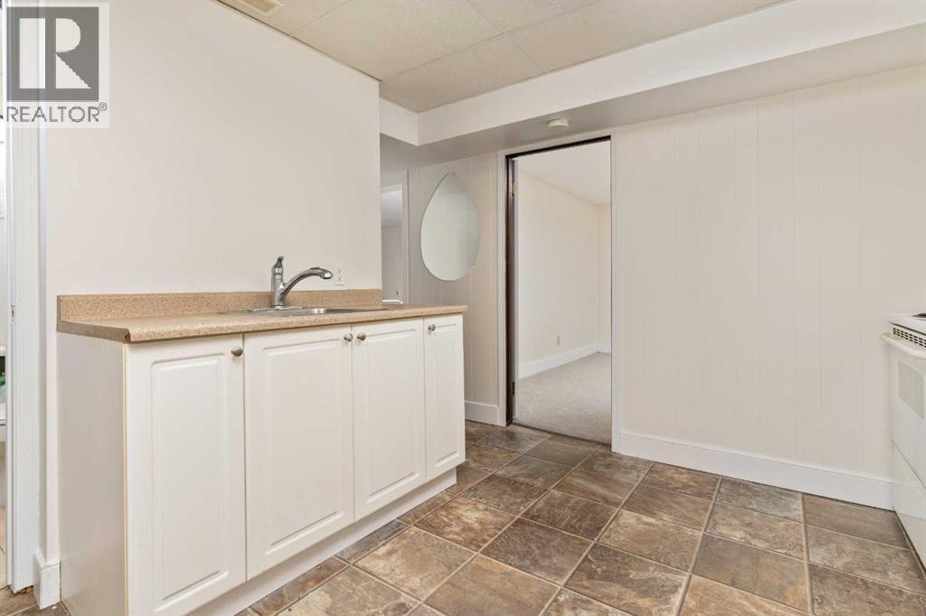 31 Montrose Avenue, Camrose, Alberta  T4V 2L6 - Photo 18 - A2308269