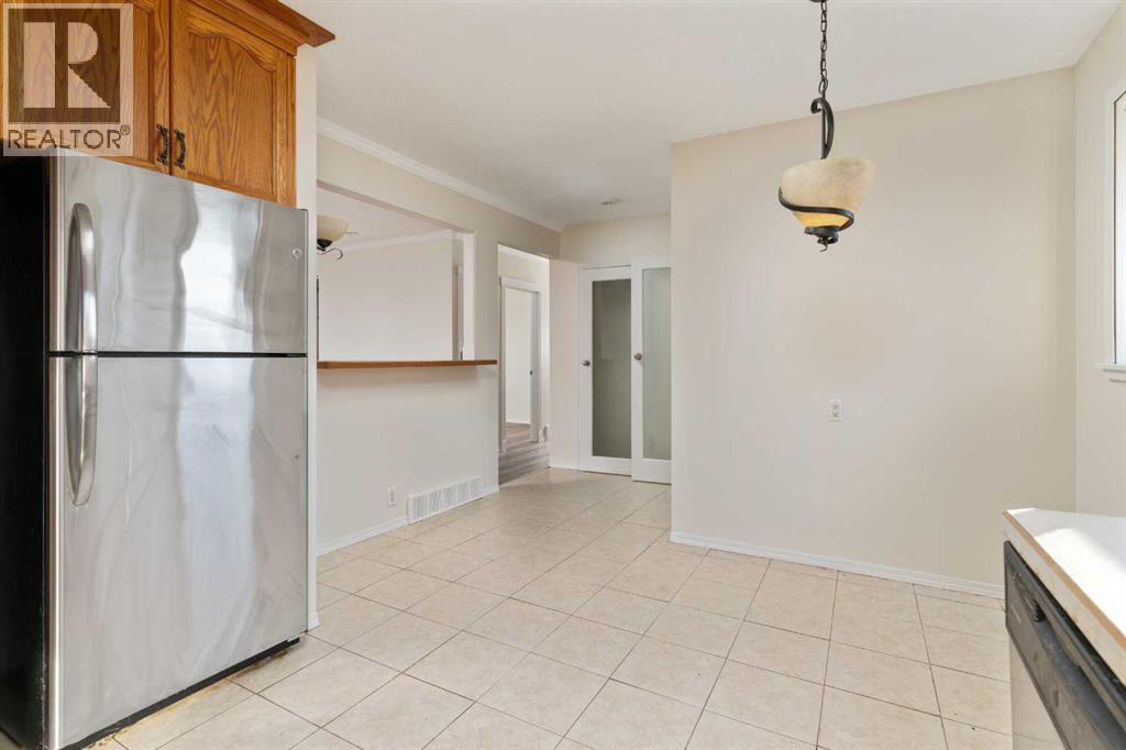 31 Montrose Avenue, Camrose, Alberta  T4V 2L6 - Photo 6 - A2308269