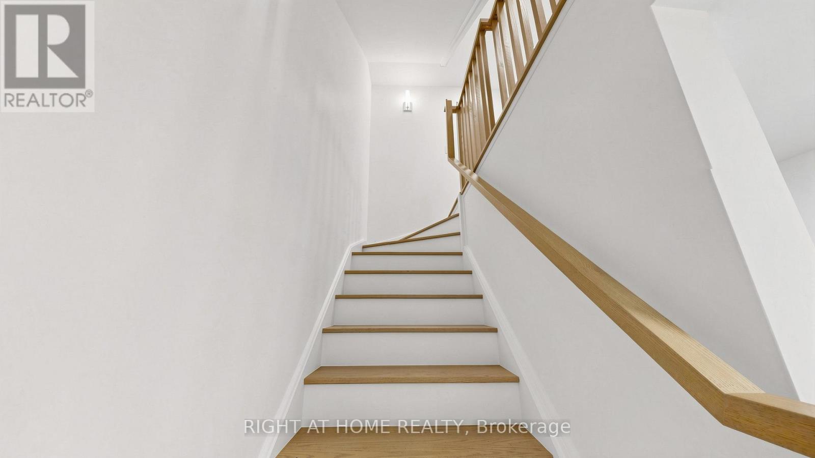 Th 2 - 1459 O'connor Drive, Toronto, Ontario  M4B 2V5 - Photo 12 - E13088654
