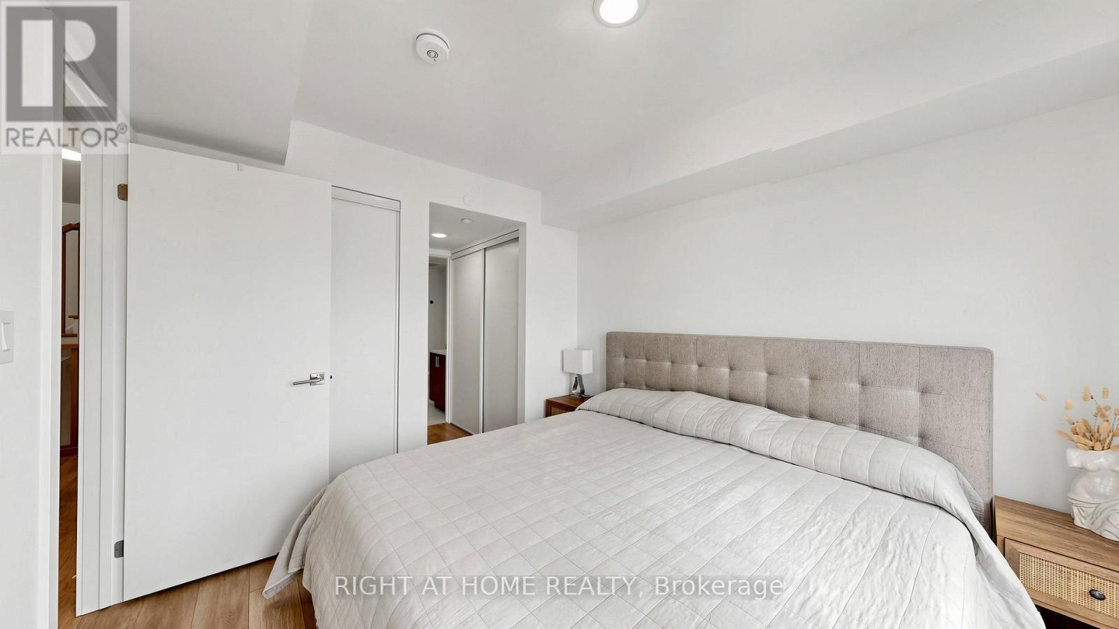 Th 2 - 1459 O'connor Drive, Toronto, Ontario  M4B 2V5 - Photo 14 - E13088654