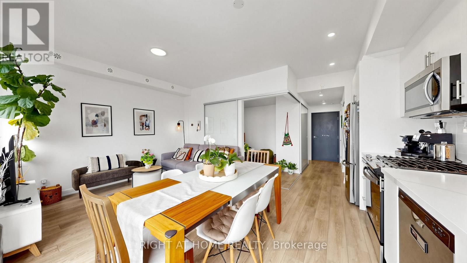 Th 2 - 1459 O'connor Drive, Toronto, Ontario  M4B 2V5 - Photo 2 - E13088654