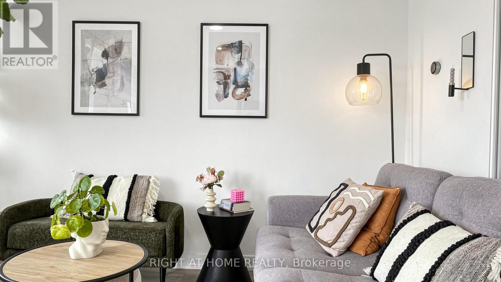 Th 2 - 1459 O'connor Drive, Toronto, Ontario  M4B 2V5 - Photo 3 - E13088654