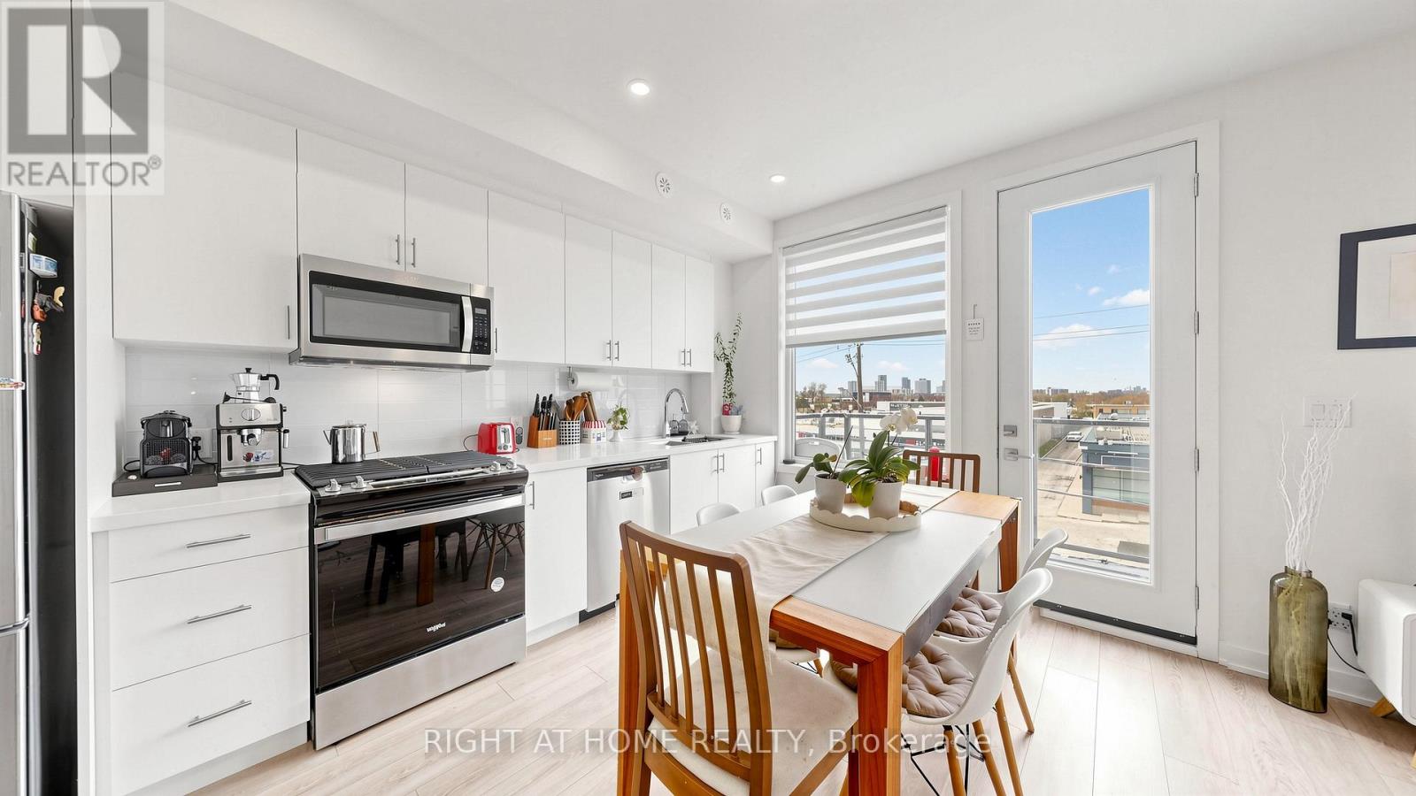 Th 2 - 1459 O'connor Drive, Toronto, Ontario  M4B 2V5 - Photo 4 - E13088654