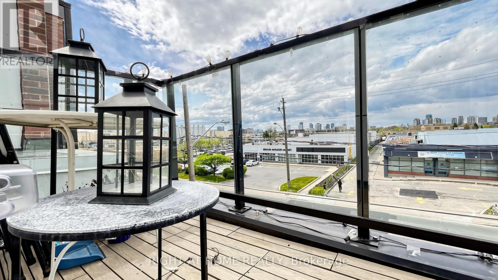 Th 2 - 1459 O'connor Drive, Toronto, Ontario  M4B 2V5 - Photo 8 - E13088654