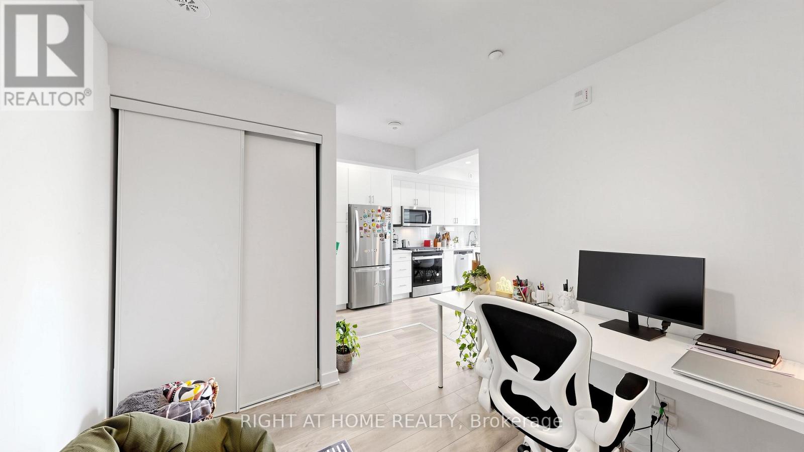 Th 2 - 1459 O'connor Drive, Toronto, Ontario  M4B 2V5 - Photo 9 - E13088654