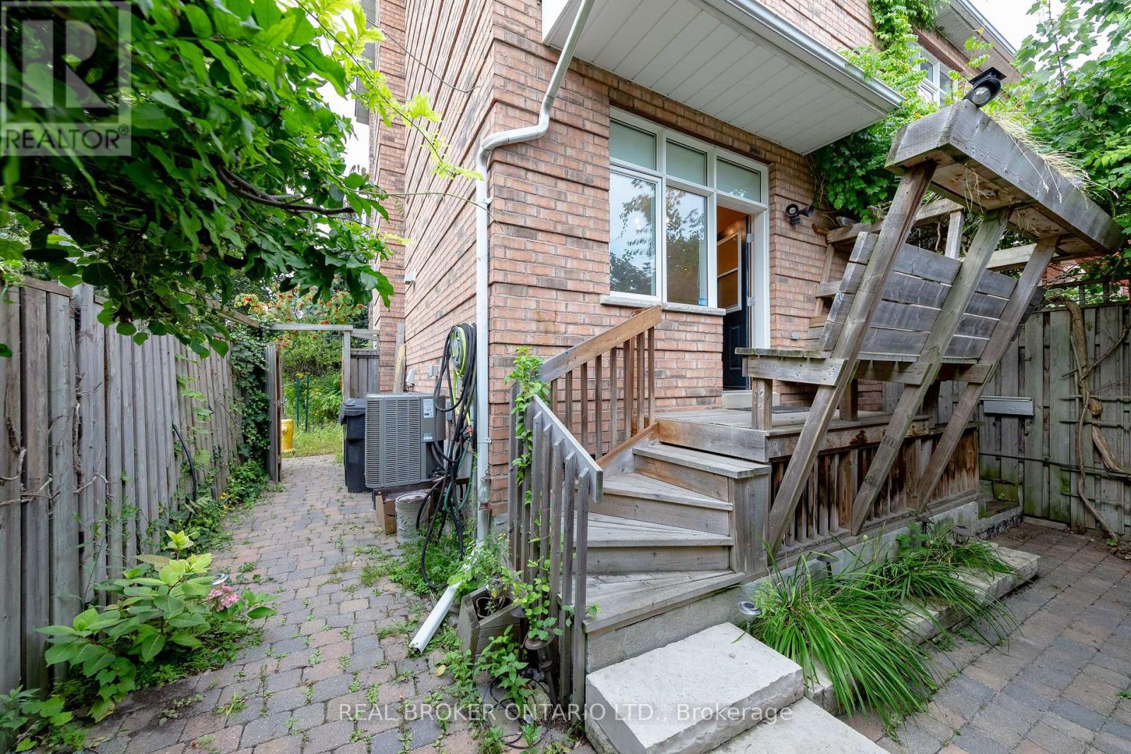 Main - 179 Hanson Street, Toronto, Ontario  M4C 1A7 - Photo 15 - E13088806