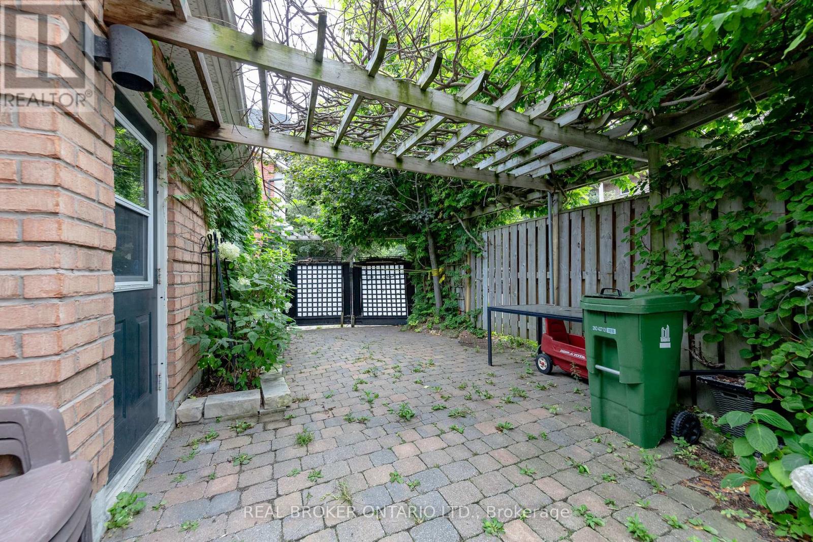 Main - 179 Hanson Street, Toronto, Ontario  M4C 1A7 - Photo 16 - E13088806