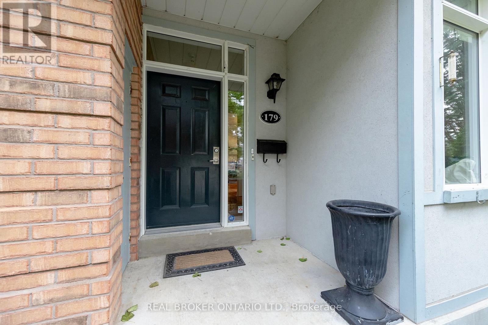 Main - 179 Hanson Street, Toronto, Ontario  M4C 1A7 - Photo 2 - E13088806