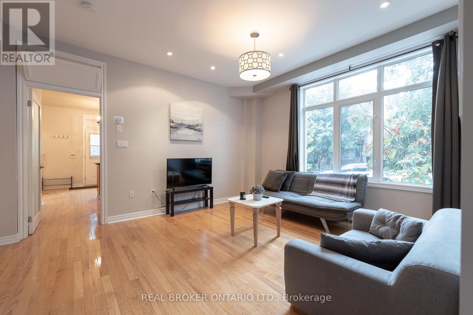 Main - 179 Hanson Street, Toronto, Ontario  M4C 1A7 - Photo 4 - E13088806