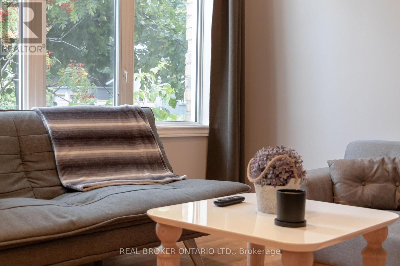 Main - 179 Hanson Street, Toronto, Ontario  M4C 1A7 - Photo 6 - E13088806