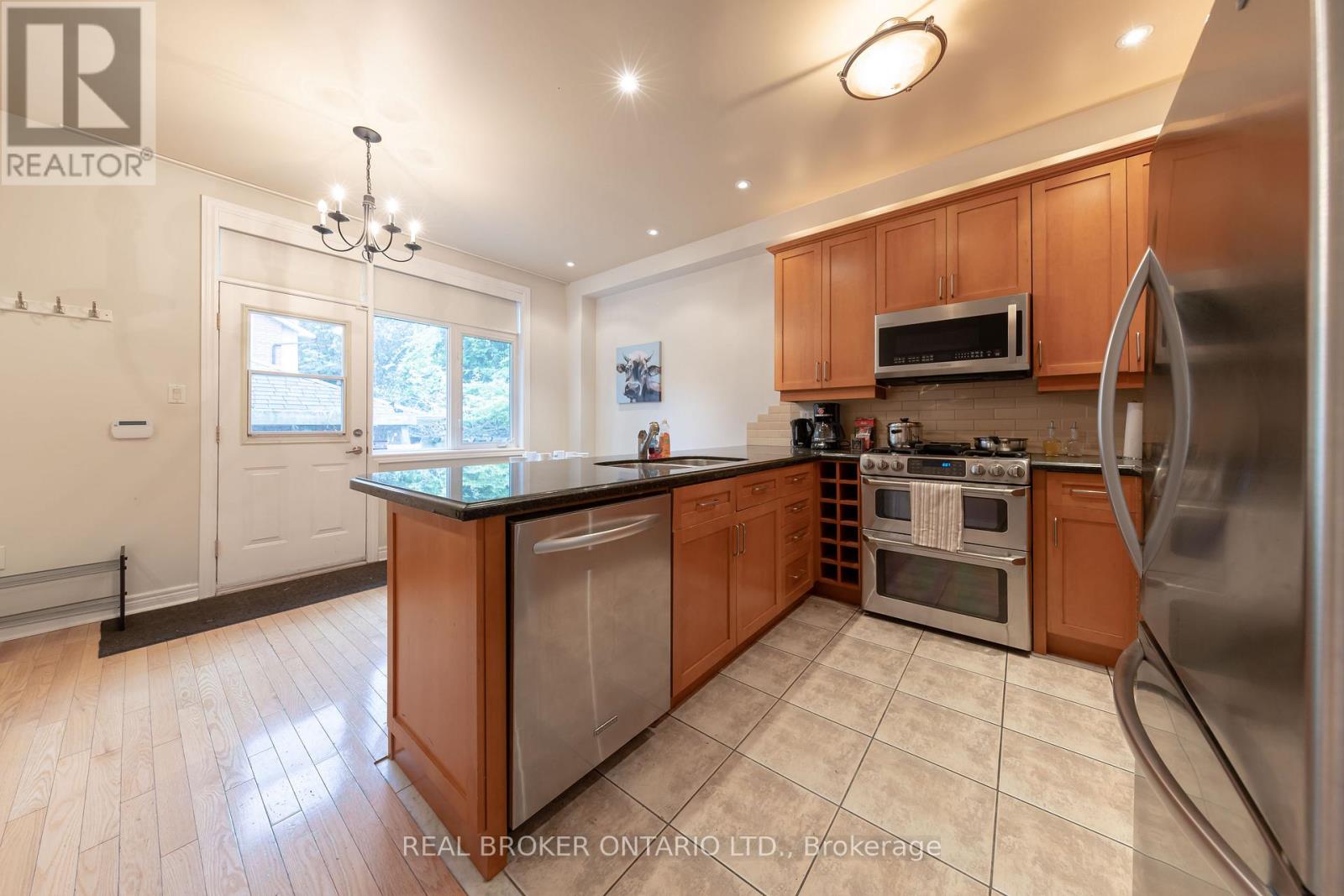 Main - 179 Hanson Street, Toronto, Ontario  M4C 1A7 - Photo 8 - E13088806