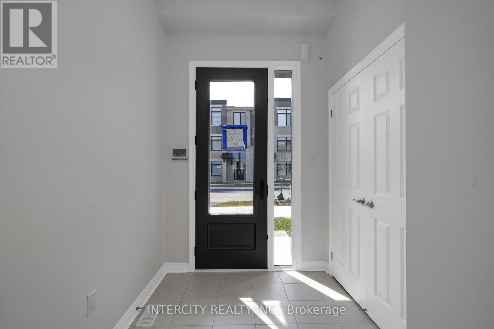 176 Mumbai Drive, Markham, Ontario  L3S 0G5 - Photo 3 - N13088632