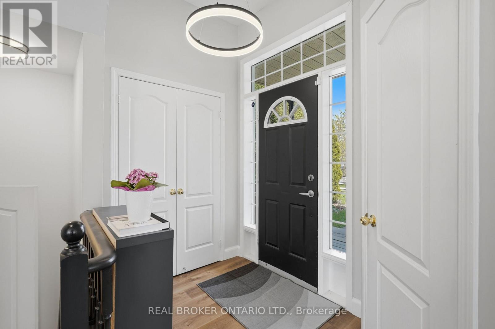 92 Mainprize Crescent, East Gwillimbury, Ontario  L0G 1M0 - Photo 5 - N13088668