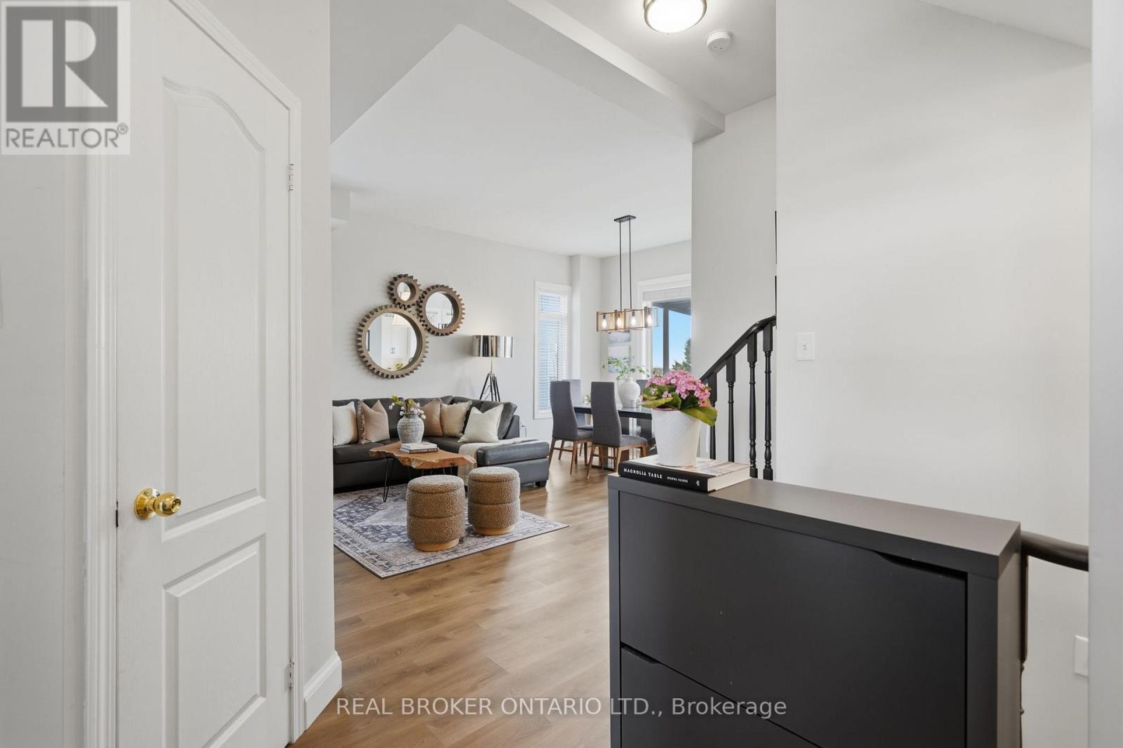 92 Mainprize Crescent, East Gwillimbury, Ontario  L0G 1M0 - Photo 6 - N13088668