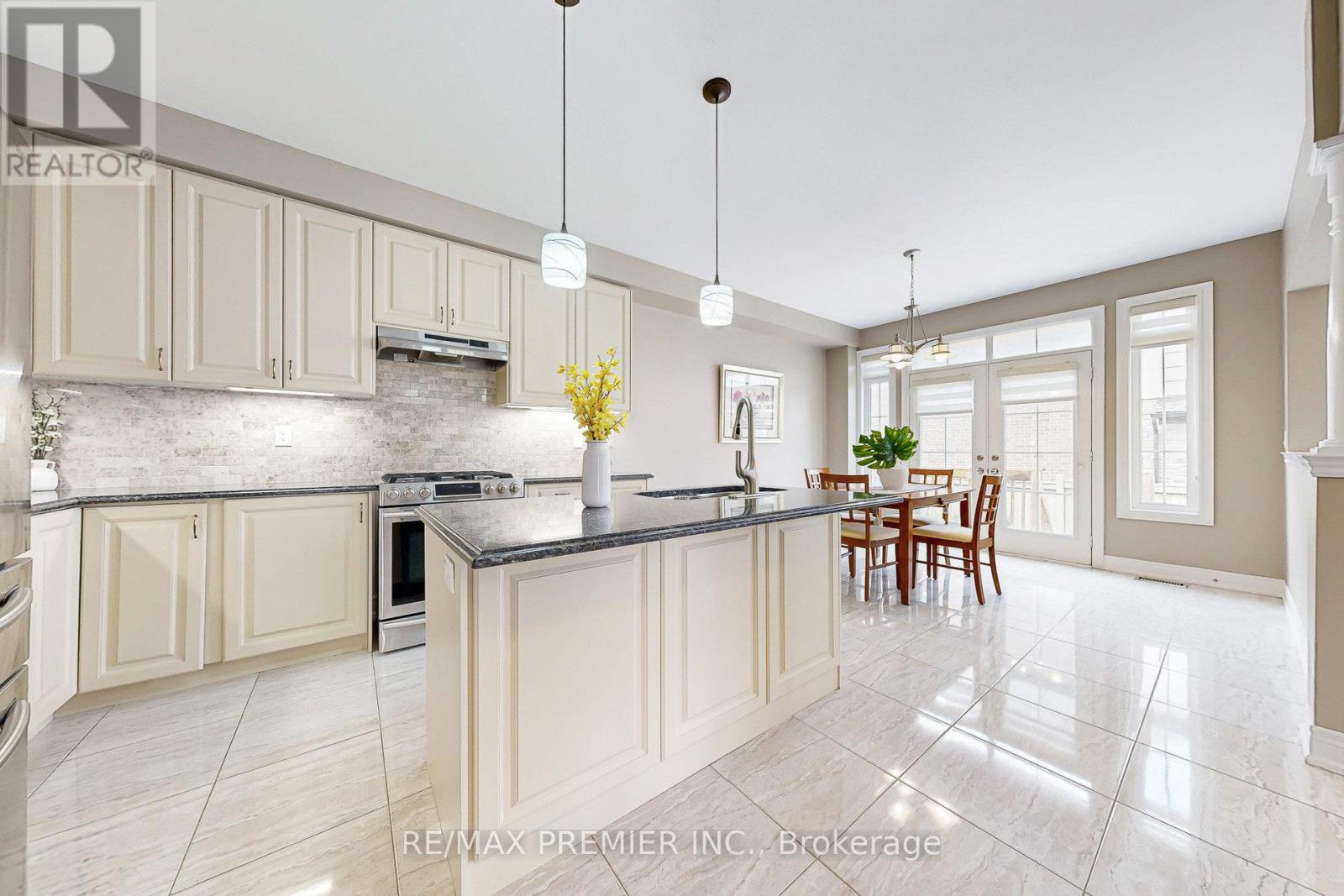 28 Rivoli Drive, Vaughan, Ontario  L4H 3X2 - Photo 15 - N13088686