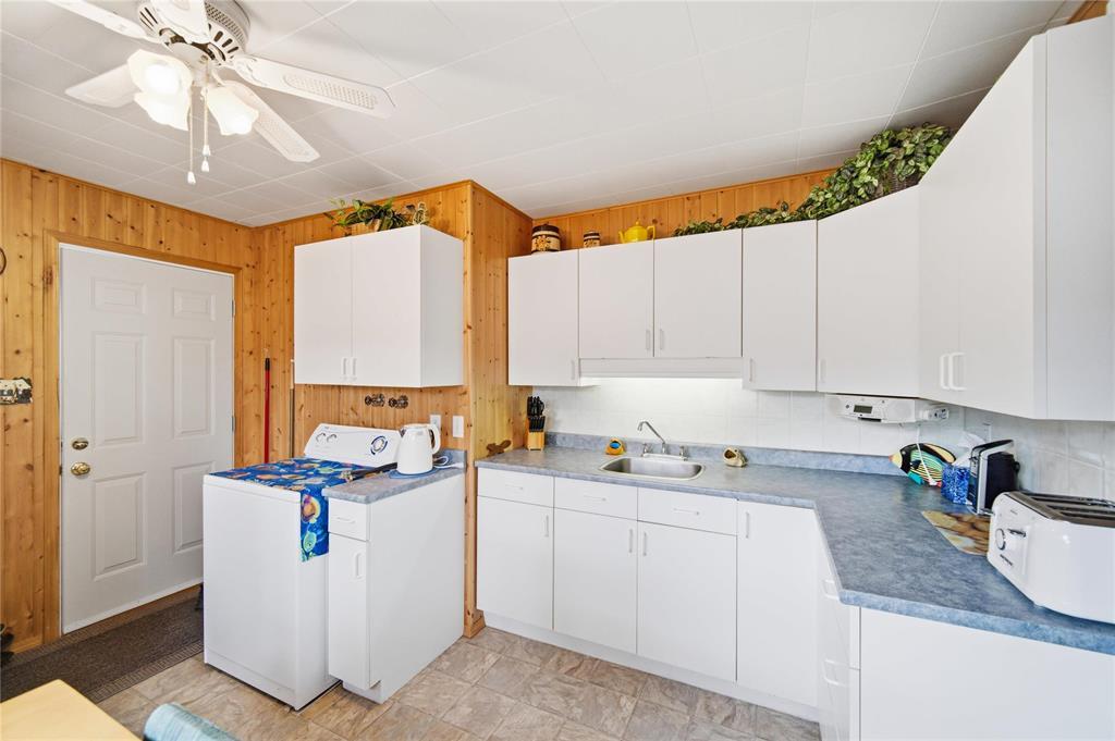 68 South Shore Road, Whiteshell Provincial Pk, Manitoba  R0E 0N0 - Photo 10 - 202609575