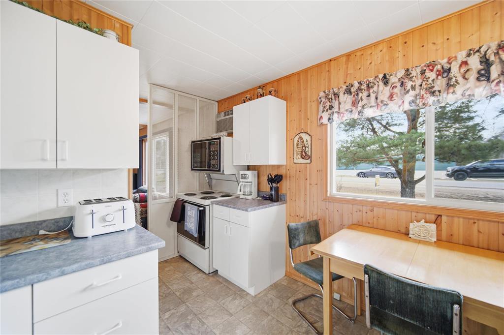 68 South Shore Road, Whiteshell Provincial Pk, Manitoba  R0E 0N0 - Photo 11 - 202609575