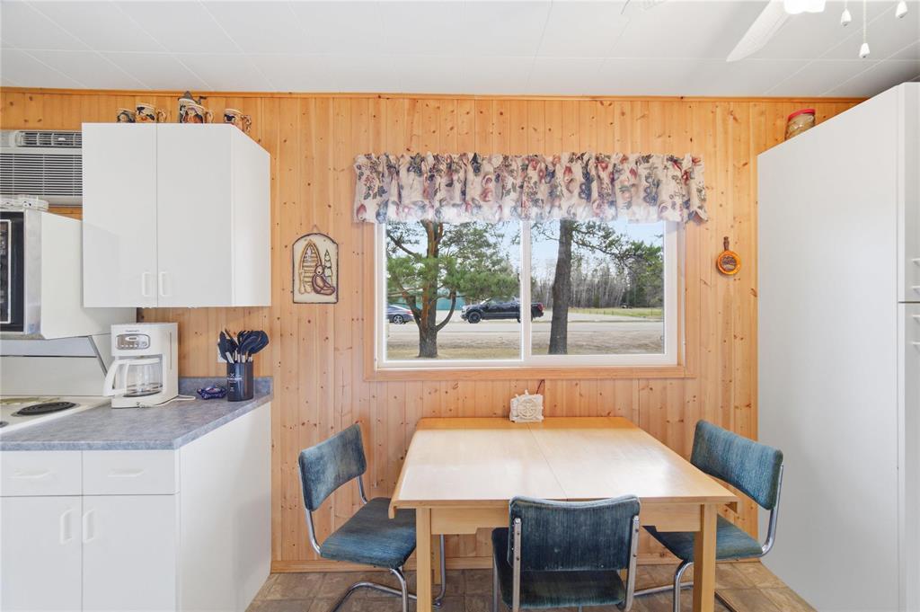 68 South Shore Road, Whiteshell Provincial Pk, Manitoba  R0E 0N0 - Photo 12 - 202609575