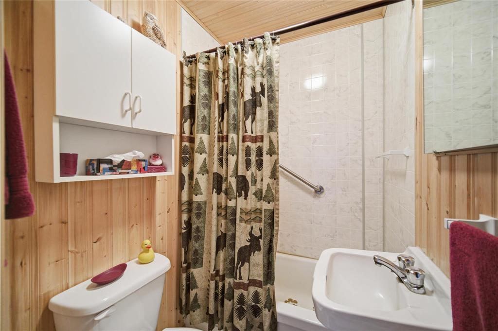 68 South Shore Road, Whiteshell Provincial Pk, Manitoba  R0E 0N0 - Photo 17 - 202609575