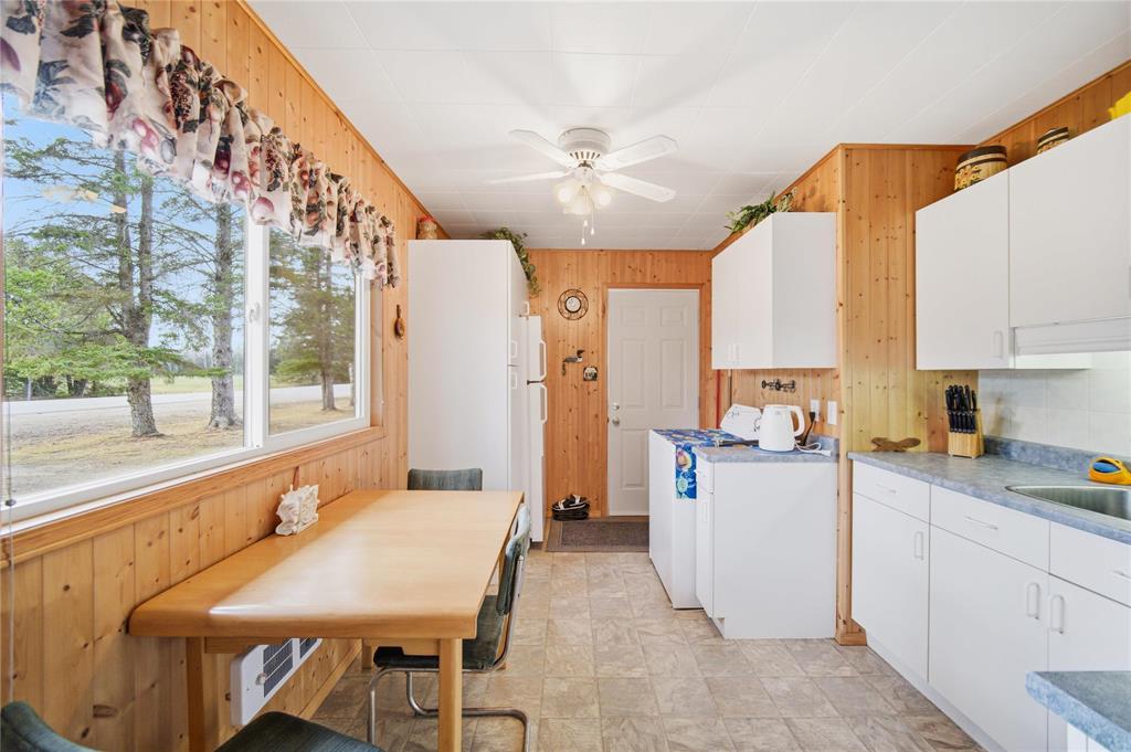 68 South Shore Road, Whiteshell Provincial Pk, Manitoba  R0E 0N0 - Photo 9 - 202609575