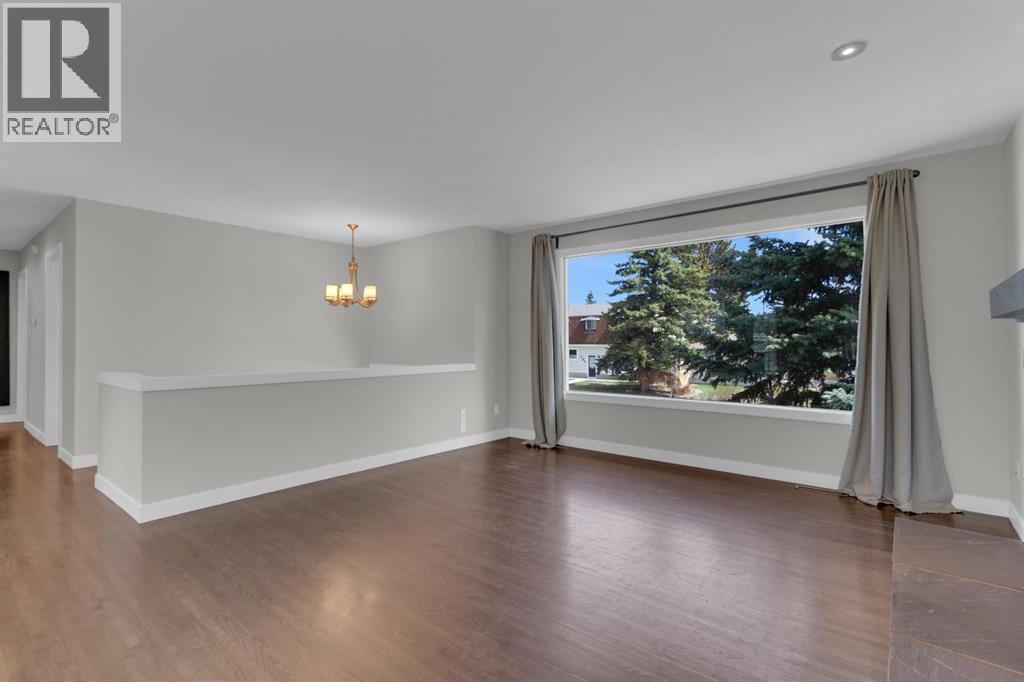 5615 Lakeview Drive SW, Calgary, Alberta  T3E 5S5 - Photo 4 - A2307492