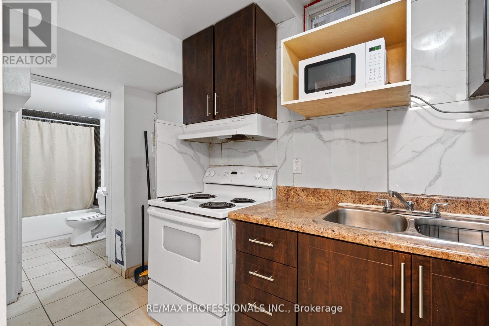 Bsmt - 161 Bob Yuill Drive, Toronto, Ontario  M9M 0B1 - Photo 8 - W13088674