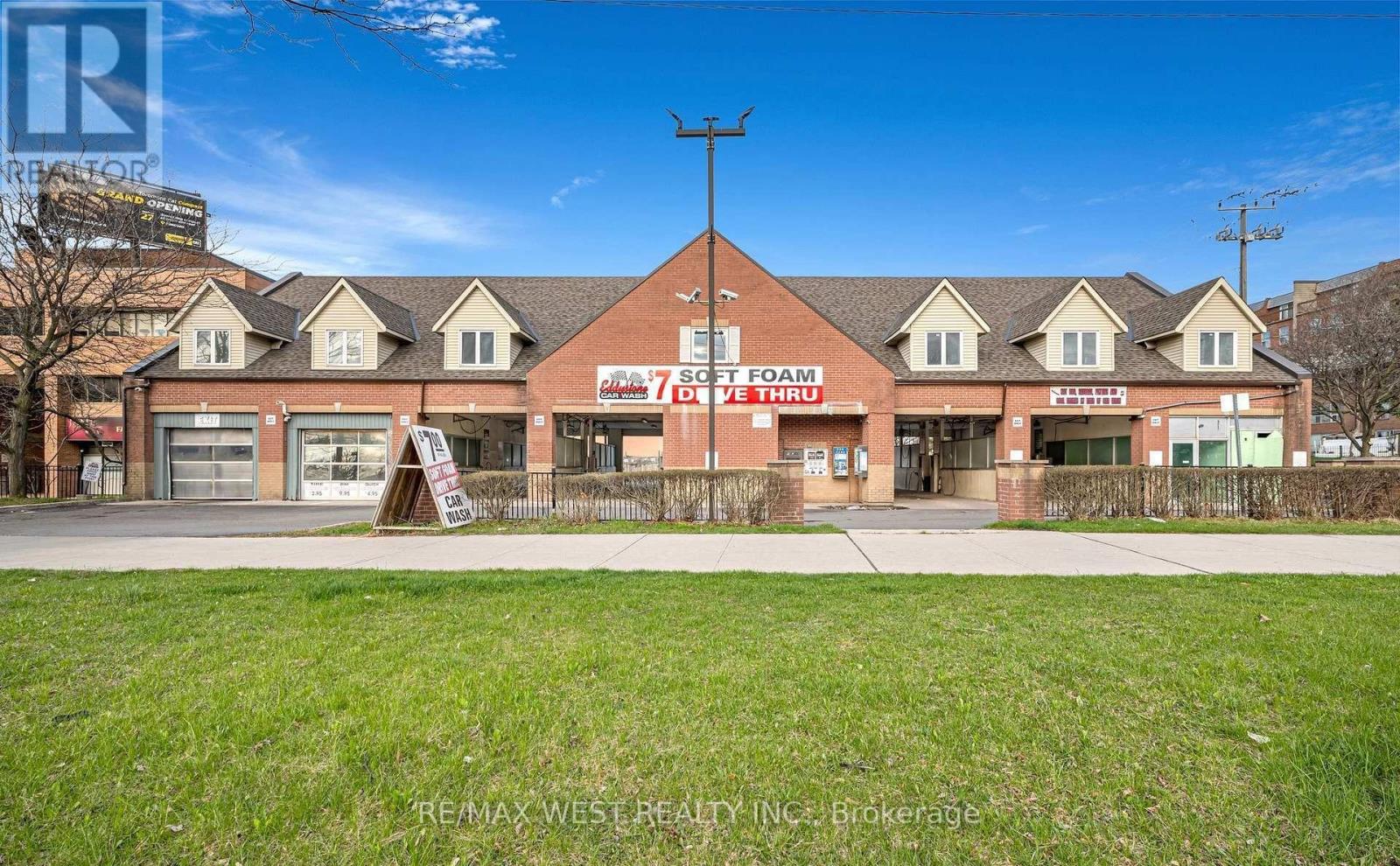 2800 JANE STREET, Toronto, Ontario