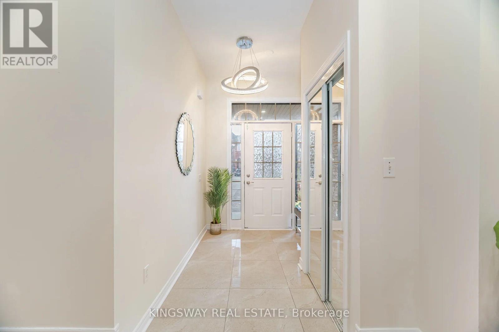 803 Khan Crescent, Mississauga, Ontario  L5V 2R2 - Photo 7 - W13088684