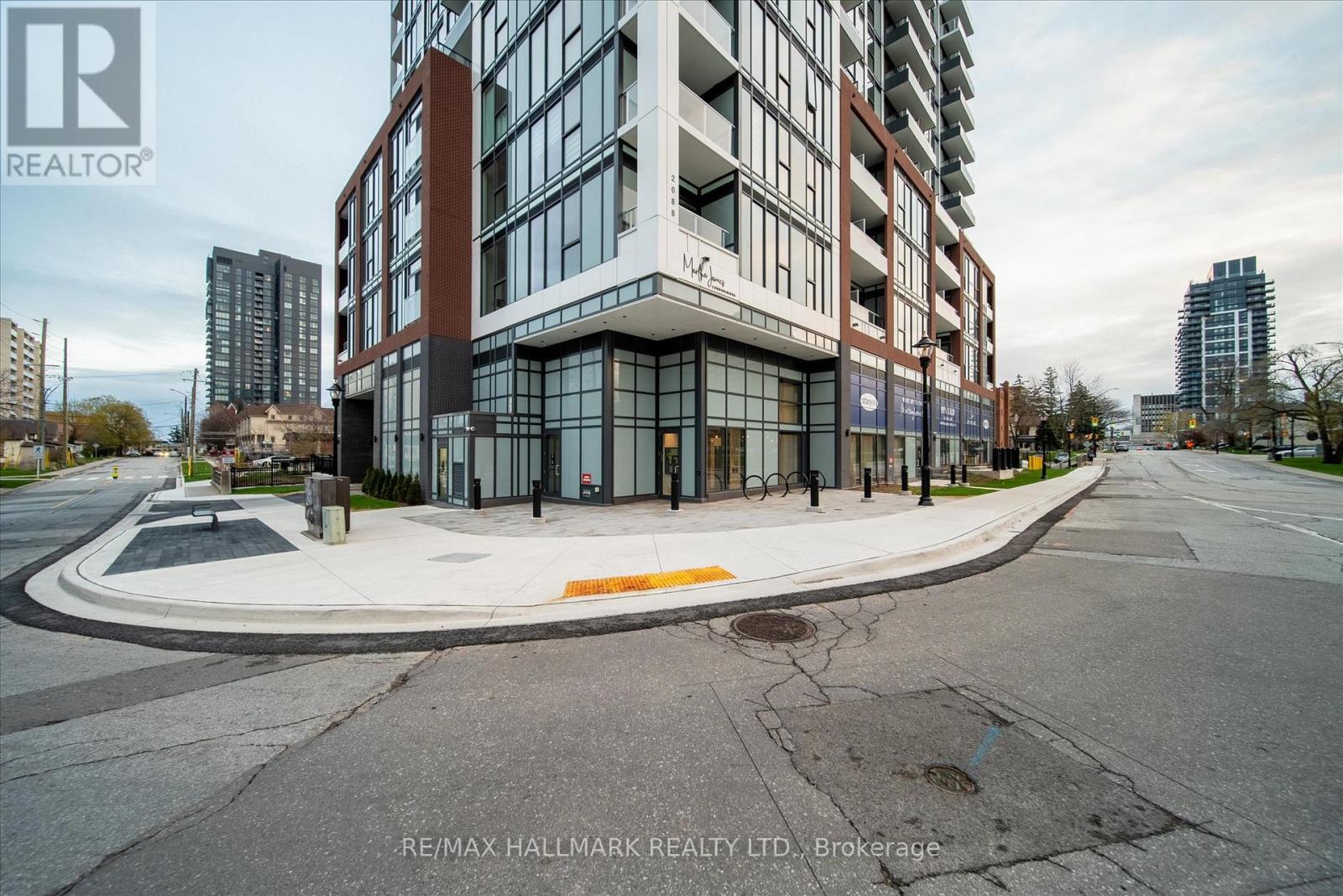 302 - 2088 James Street, Burlington, Ontario  L7R 0H2 - Photo 2 - W13088710