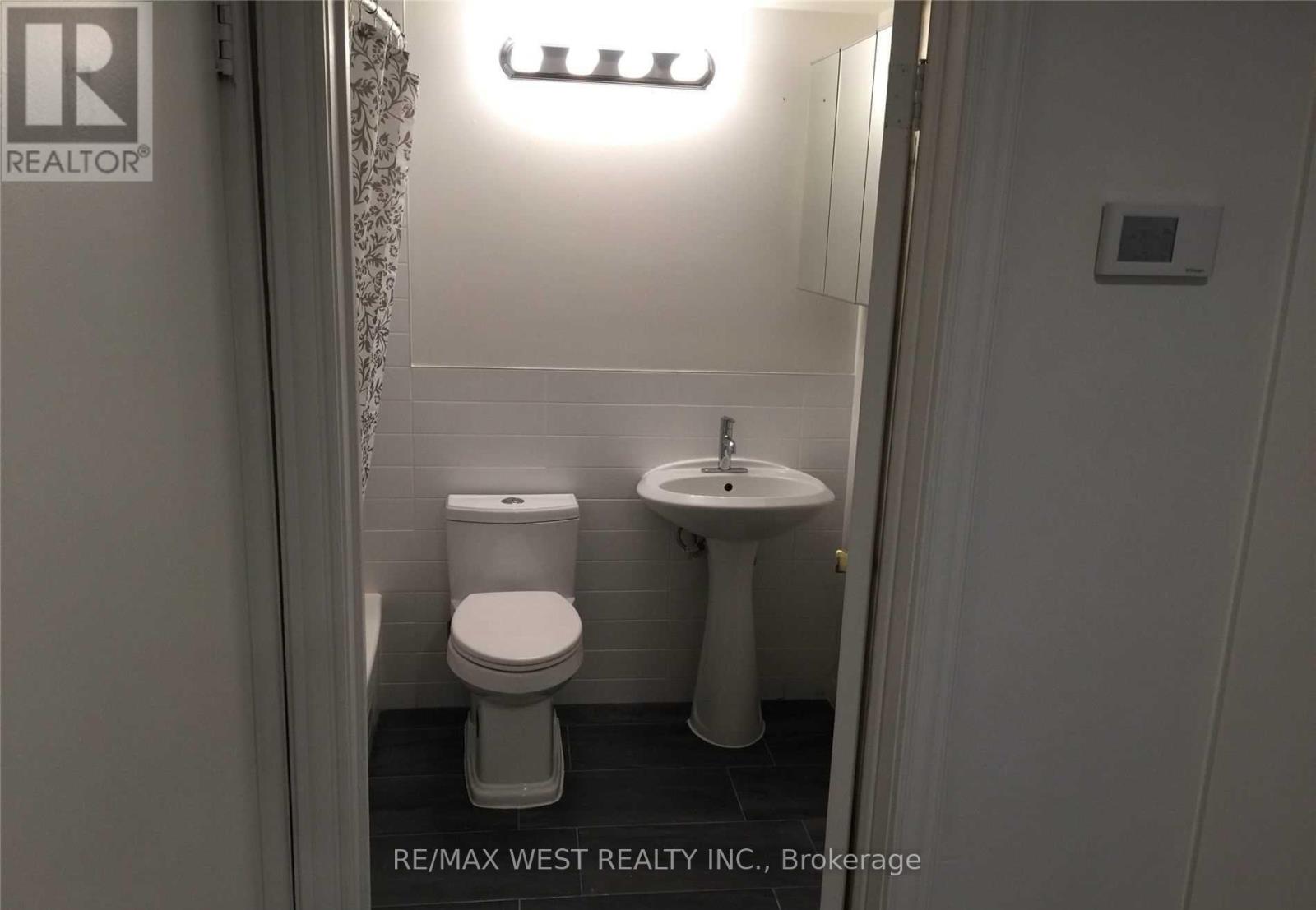 4 - 152 Dowling Avenue, Toronto, Ontario  M6K 3A6 - Photo 4 - W13088722