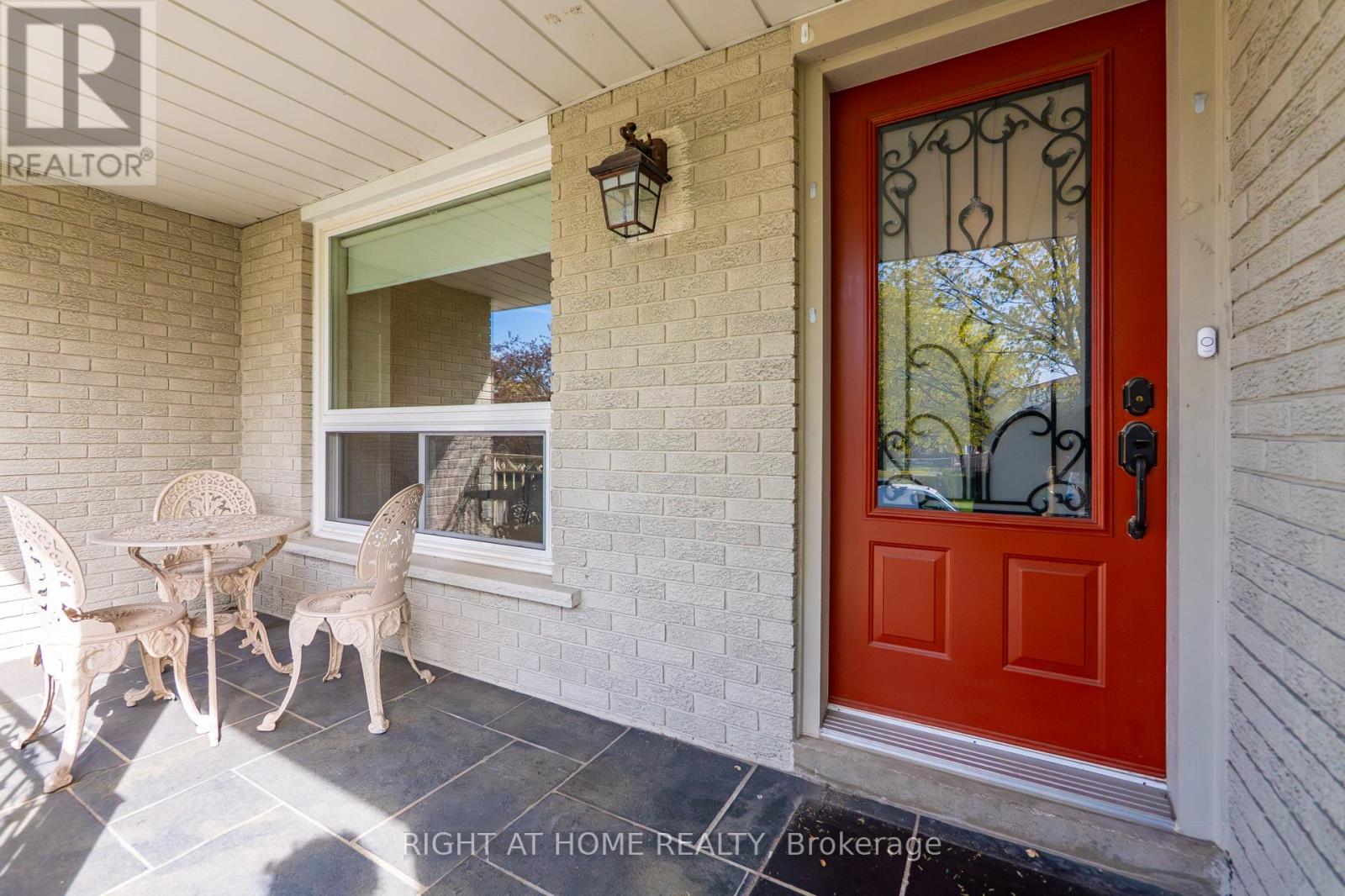 304 Ulric Crescent, Oakville, Ontario  L6K 3R2 - Photo 3 - W13088744