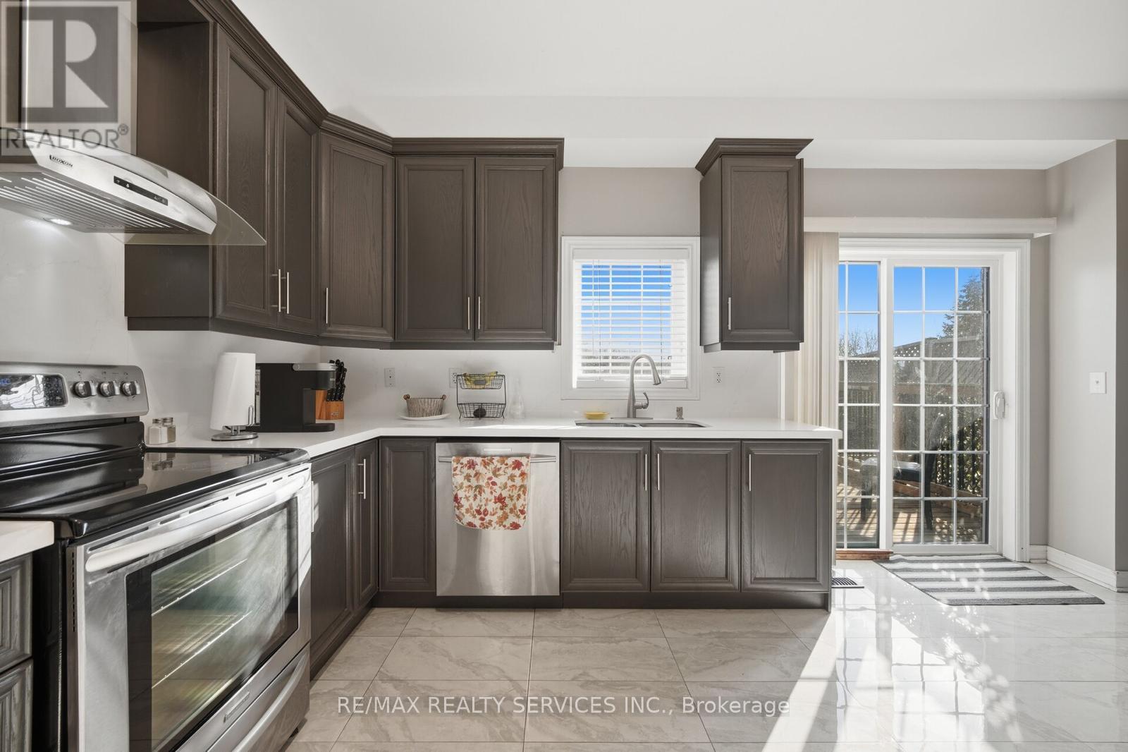 9746 Mclaughlin Road, Brampton, Ontario  L6X 0T8 - Photo 11 - W13088778