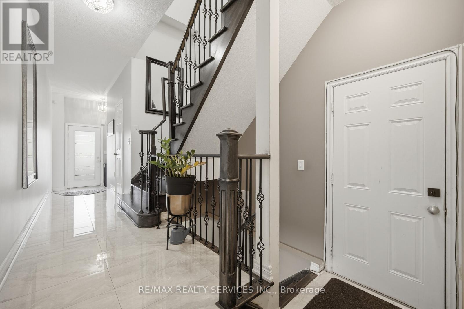 9746 Mclaughlin Road, Brampton, Ontario  L6X 0T8 - Photo 5 - W13088778
