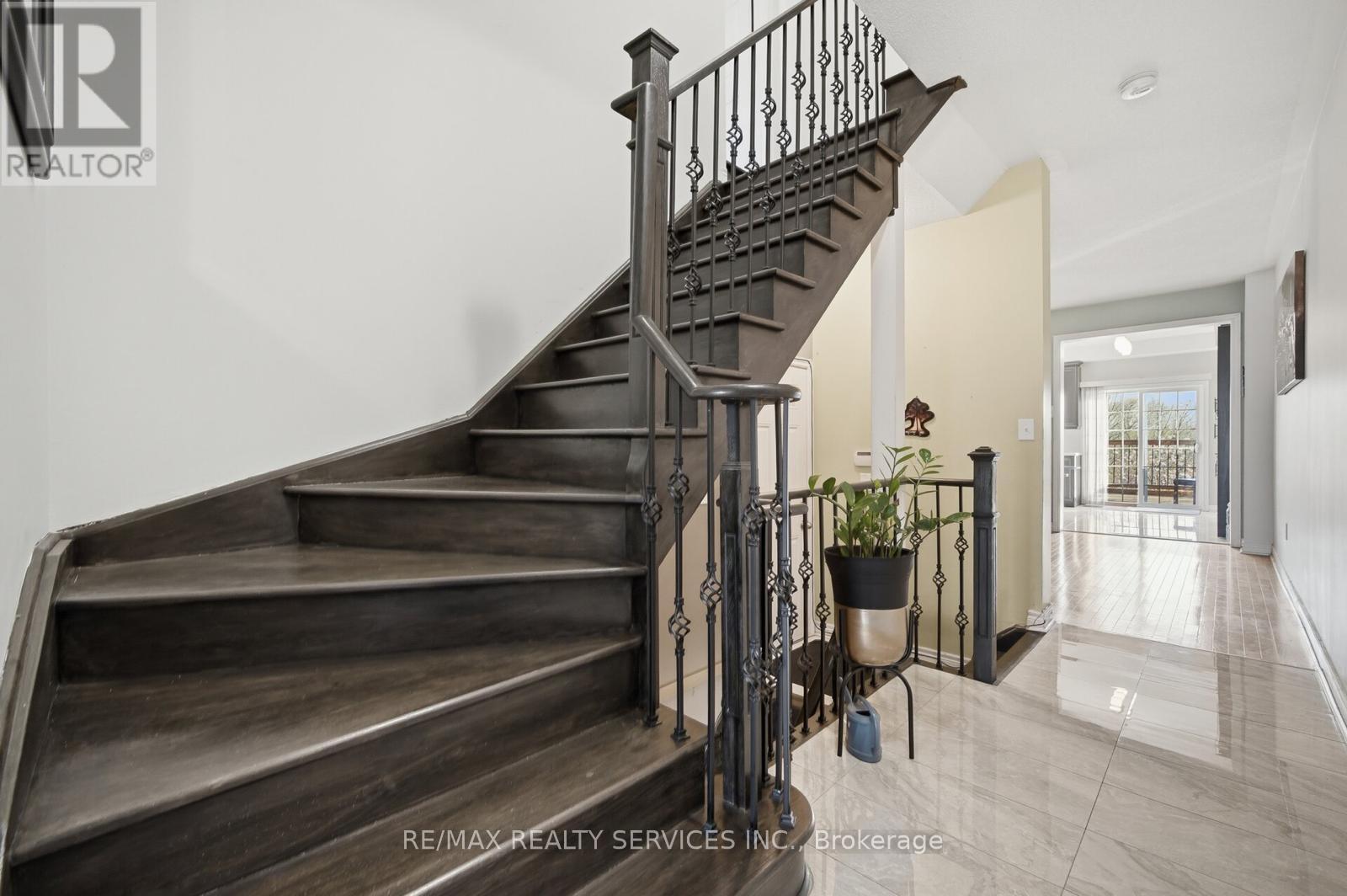 9746 Mclaughlin Road, Brampton, Ontario  L6X 0T8 - Photo 6 - W13088778