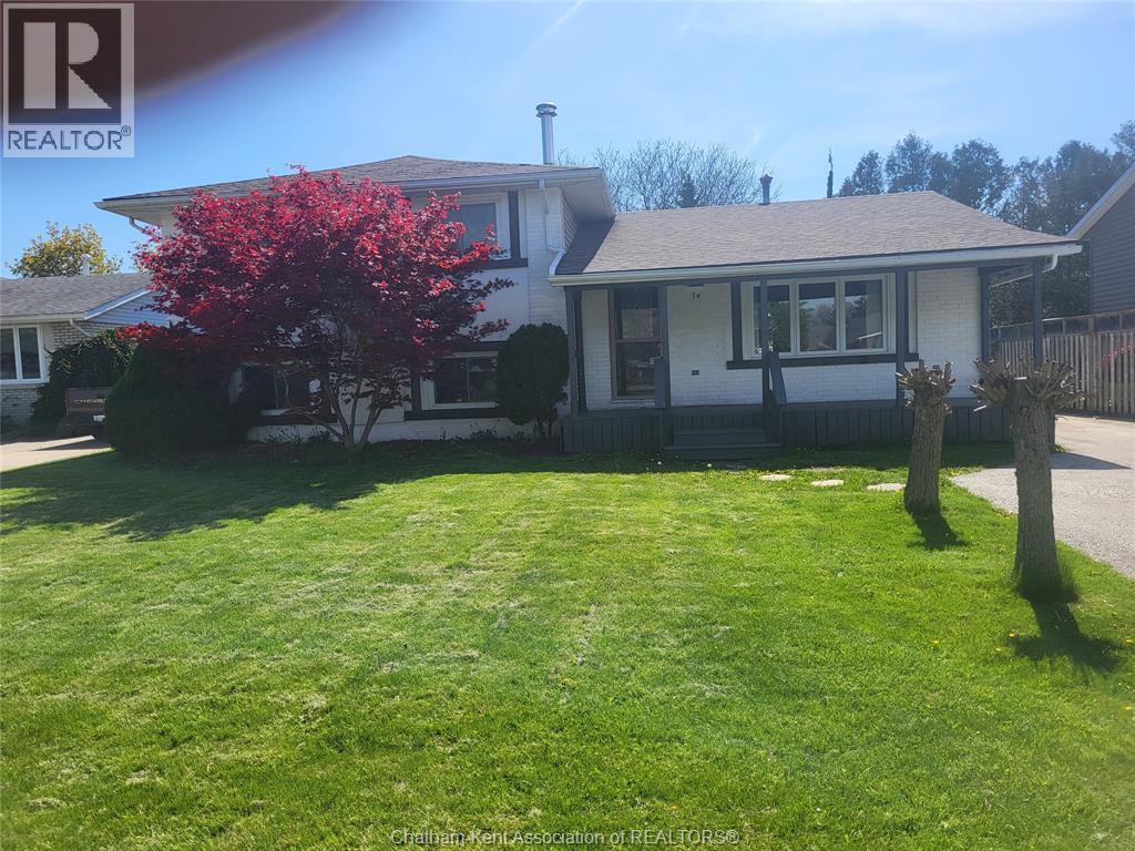 MLS# 26010213: 74 CHESTNUT DRIVE, Chatham, Canada